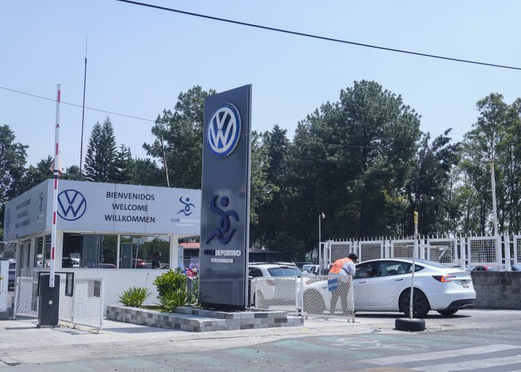 Demandarán sindicalizados de Volkswagen aumento de 2 dígitos