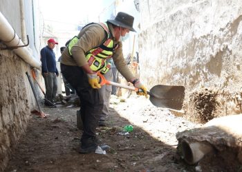 Retiran 140 toneladas de basura en canal de Cuautlancingo