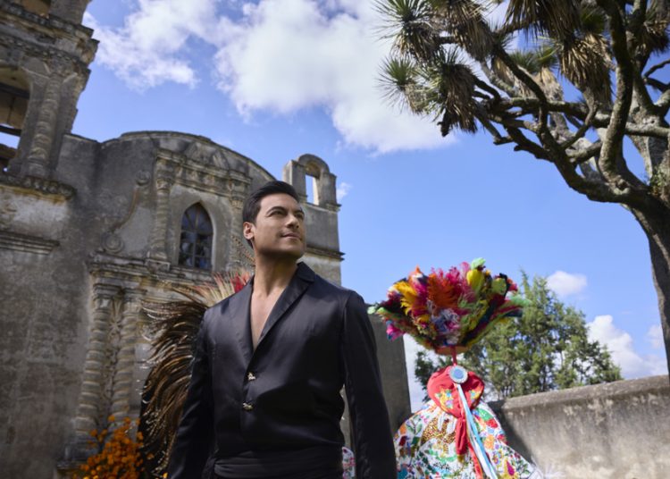 Carlos Rivera busca conectar con mexicanos en el extranjero