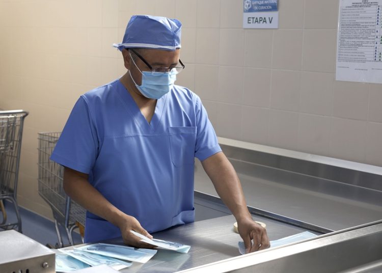 IMSS suma 379 médicos y pide atención con sentido humano