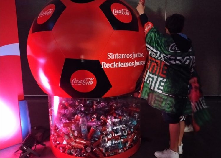 Donan 30 mil latas tras evento de la FIFA en Puebla