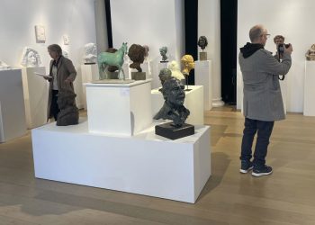 Esculturas de todo el mundo se exhiben en una exposición única en Londres