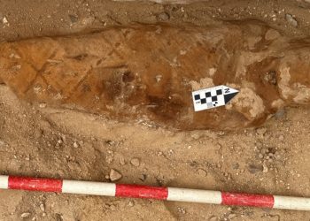Misión arqueológica descubre un cementerio romano con momias en El Cairo