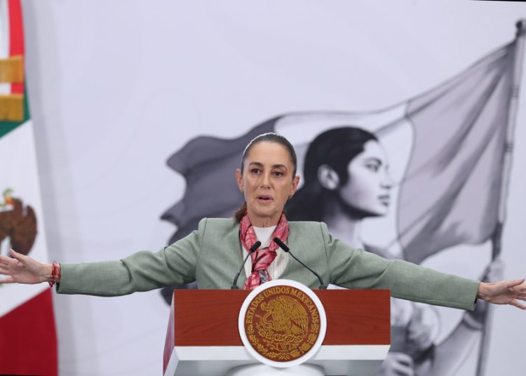 Sheinbaum celebra designación de árbitra mexicana para el Mundial 2026