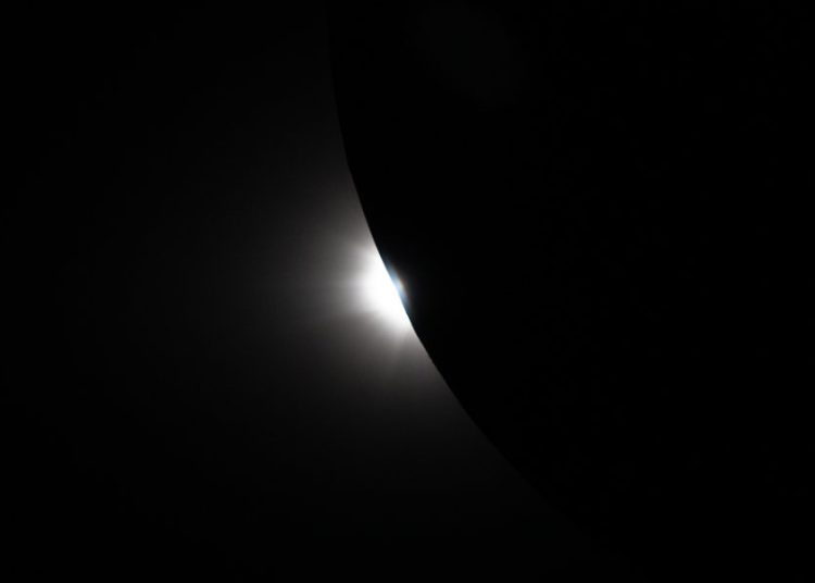 Publican imágenes de la Tierra y el eclipse solar tomadas por Artemis II