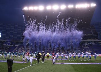 Club Puebla se despide con 2×1, lucha libre y payasos