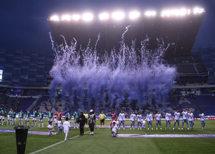 Club Puebla se despide con 2×1, lucha libre y payasos