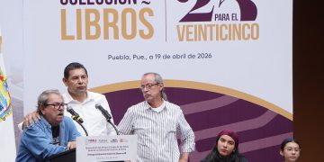 FCE reparte 3 mil libros de colección ‘25 para el 25’ en Puebla