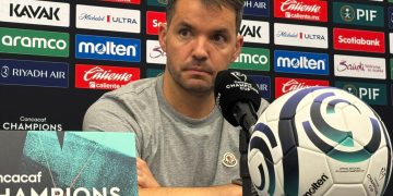 El reproche de la afición es respetable, señala Larcamón