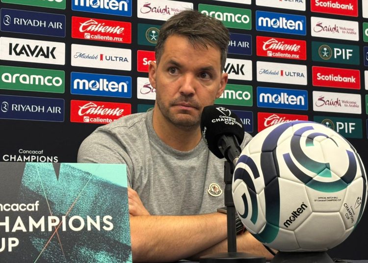 El reproche de la afición es respetable, señala Larcamón