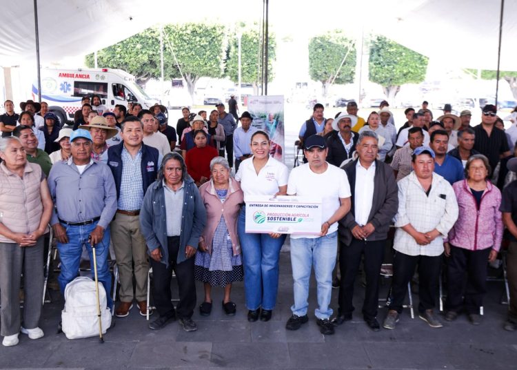Lupita Cuautle entrega invernaderos y apoyos al campo en San Andrés Cholula