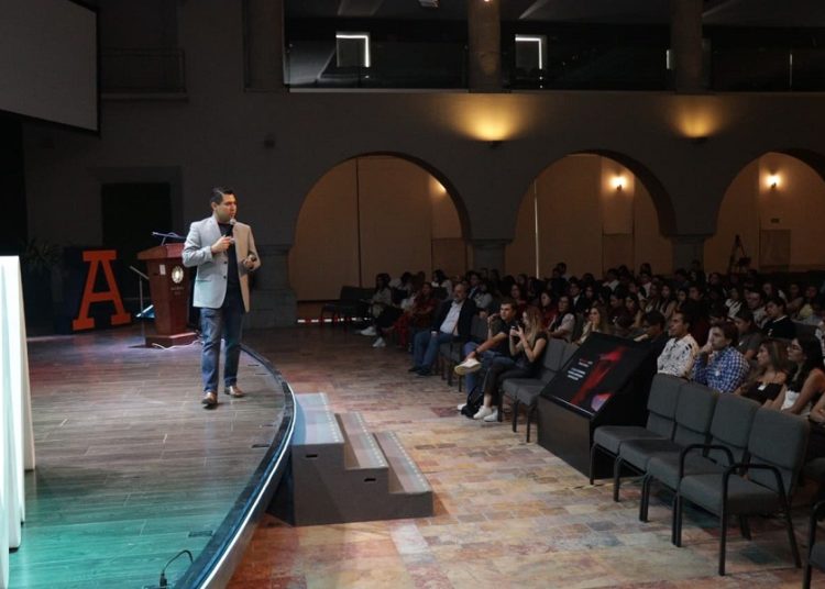 Anáhuac Puebla reúne a líderes del marketing en congreso ‘Panorama’
