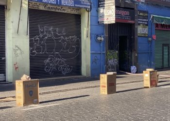 Piden “mano dura” contra franeleros por cobros en parquímetros