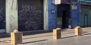 Piden “mano dura” contra franeleros por cobros en parquímetros