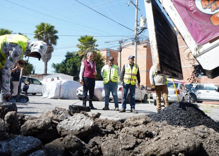 Pepe Chedraui refuerza bacheo en Infonavit San Jorge