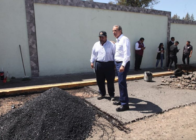 Pepe Chedraui supervisa bacheo en Ignacio Zaragoza