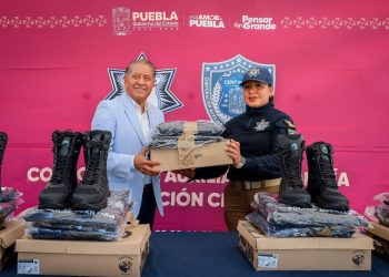 Policía Auxiliar completa entrega de uniformes a su personal