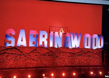 Sabrina Carpenter convierte Coachella en set de cine de Hollywood