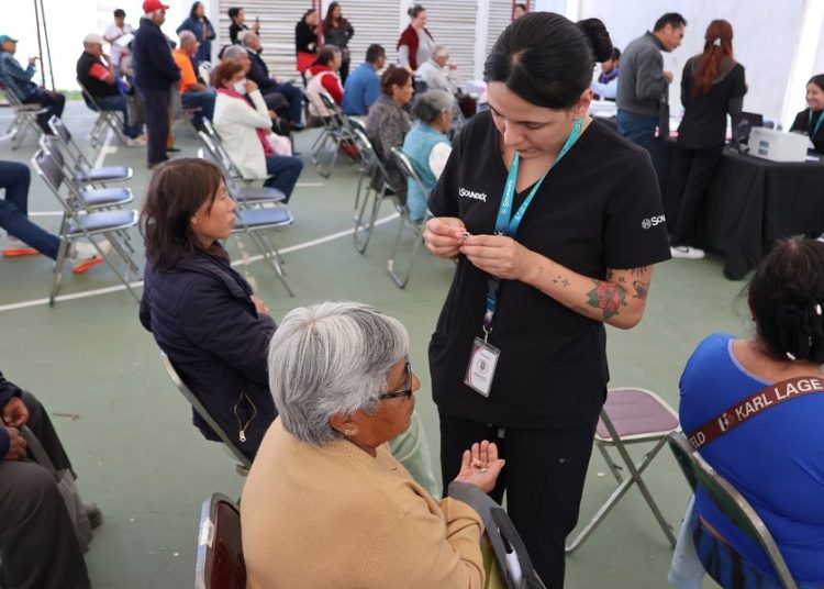 Sedif entrega más de 2 mil auxiliares auditivos