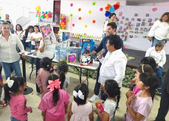 Sindicato de burócratas celebra a niñas y niños