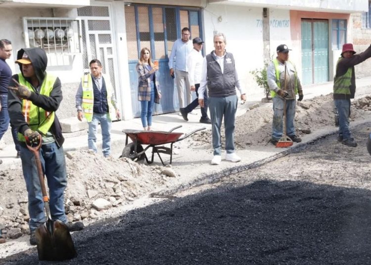 Pepe Chedraui supervisa bacheo en Bosques de Santa Anita