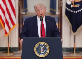 Trump amenaza a Irán con desatar el infierno si no reabre Ormuz antes del martes
