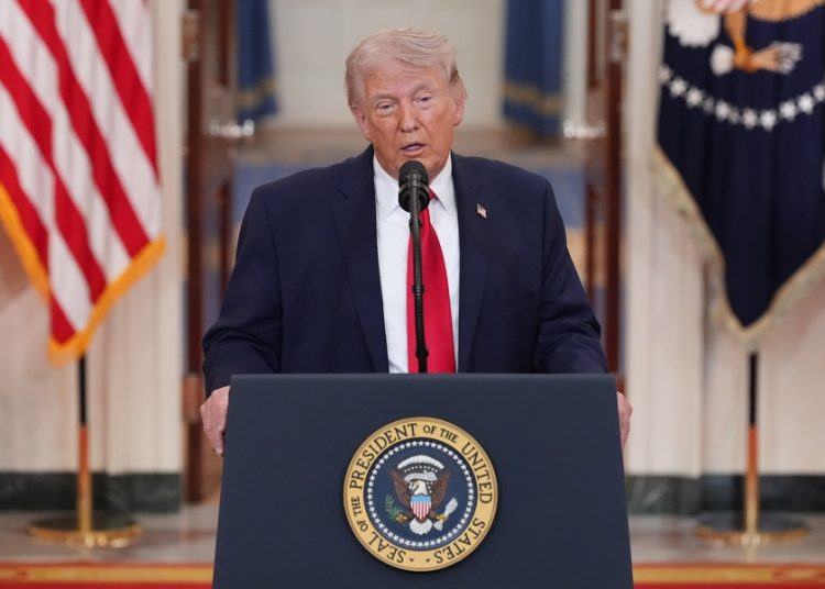 Trump amenaza a Irán con desatar el infierno si no reabre Ormuz antes del martes