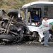 Suman 11 muertos y 31 heridos tras volcadura de autobús