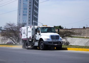 Barredoras refuerzan limpieza con trabajo continuo: Gobierno de Pepe Chedraui