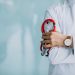 Buscan cárcel por usurpación de profesión médica