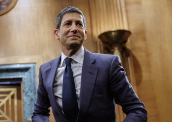 El Senado aprueba al candidato de Trump, Kevin Warsh, como presidente de la Fed