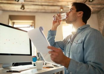Hidratación en la oficina: más que una recomendación.