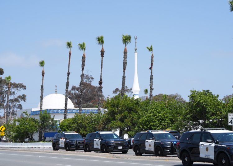 Al menos cinco muertos en ataque a una mezquita en San Diego