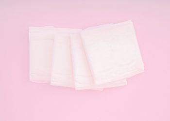 Congreso instala dispensadores gratuitos de toallas femeninas
