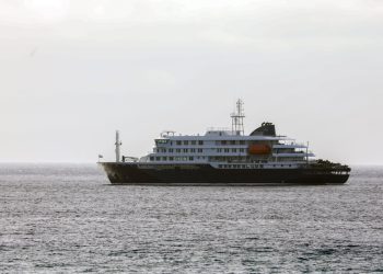 Canadá vigila a 36 personas por el brote de hantavirus vinculado a un crucero