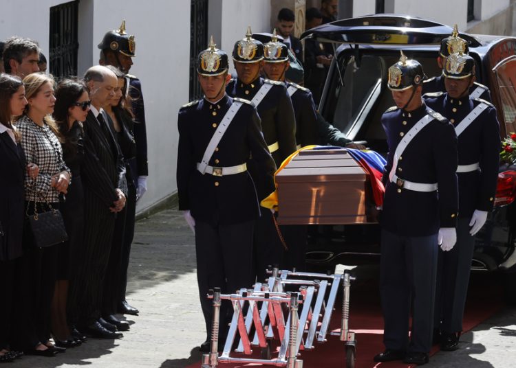 Colombia rinde honores a exvicepresidente Vargas