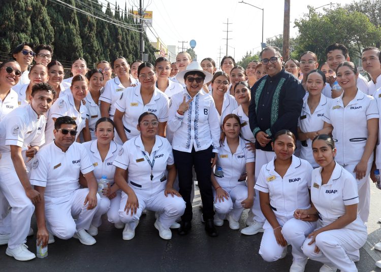 BUAP participa en el desfile conmemorativo por el 164 aniversario de la Batalla del 5 de Mayo