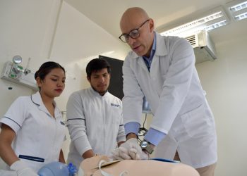 Facultad de Enfermería es centro certificador en atención de emergencias