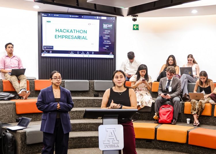 Estudiantes Anáhuac crean soluciones con IA en hackathon