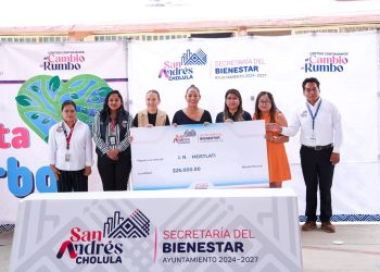 Fortalece Lupita Cuautle la educación con entrega de apoyos en San Rafael Comac