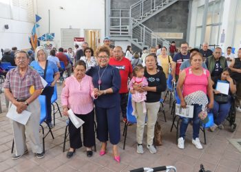 Tere Alfaro entrega aparatos funcionales en beneficio de familias de Cuautlancingo
