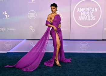 Los mejores vestidos y tendencias de la alfombra roja en los AMAS