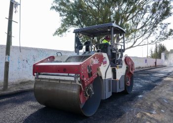 Pepe Chedraui supervisa pavimentación en Vicente Guerrero