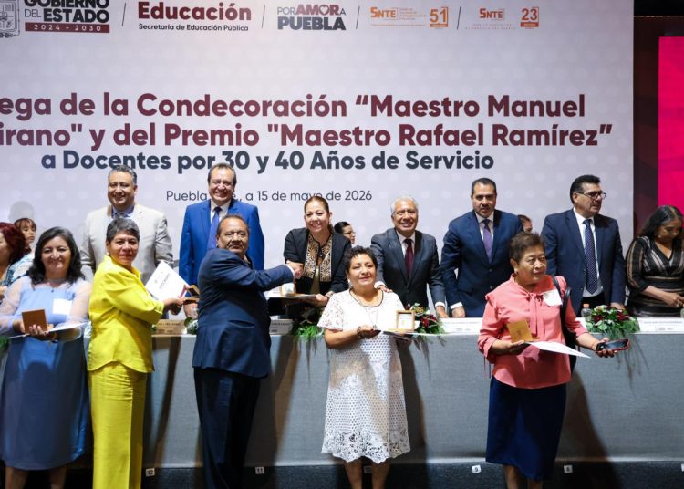 Reconoce SEP trayectoria de casi 2 mil docentes por años de servicio