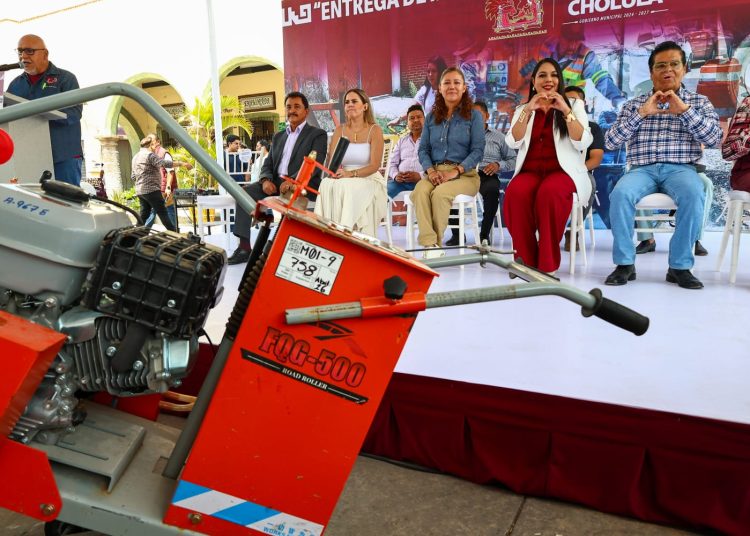 Con nuevos módulos de bacheo, Tonantzin Fernández refuerza movilidad en San Pedro Cholula