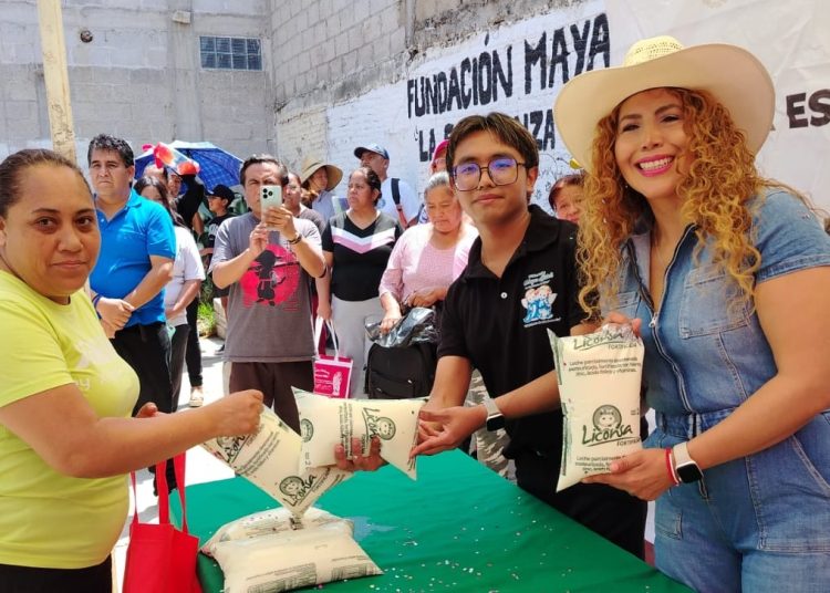 Delegada Paola Ruiz García entrega 400 litros de leche para el bienestar en San Aparicio