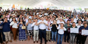Armenta entrega implementos agrícolas en la Mixteca