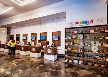 Pepe Chedraui impulsa venta de artesanías y productos poblanos