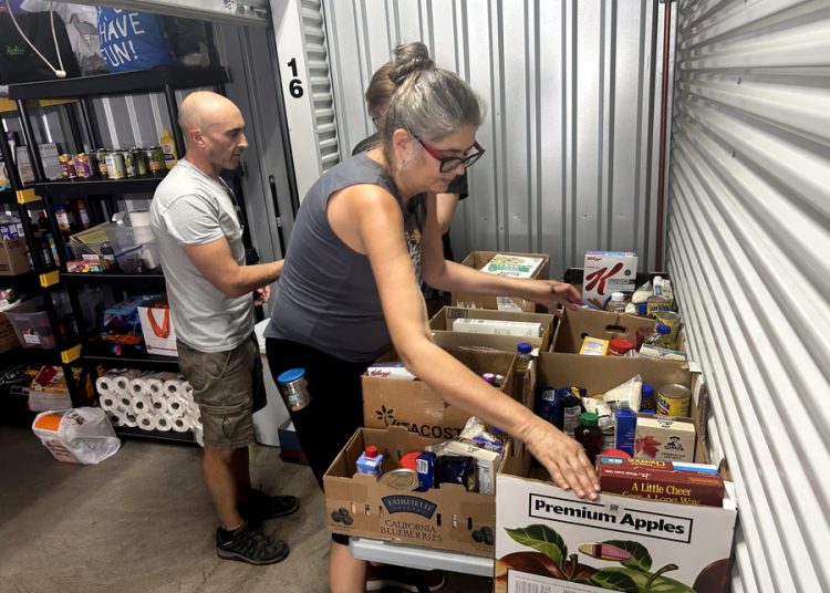 ‘La bodega’, programa que lleva comida a migrantes en Tucson