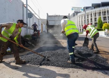 Verifica Pepe Chedraui trabajos de bacheo para mejorar la movilidad en la capital